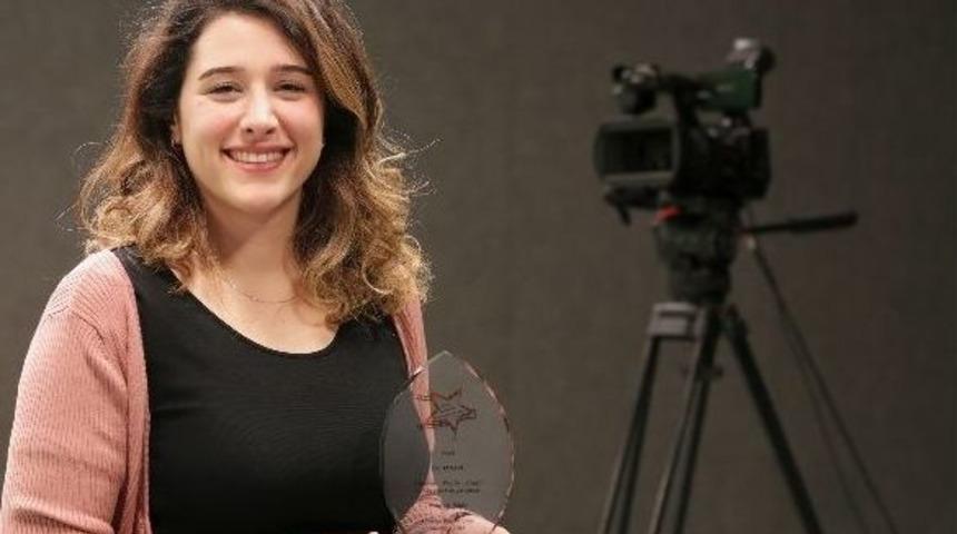 Sığınmacıları Anlattı, Almanya&rsquo;dan &Ouml;d&uuml;l Aldı