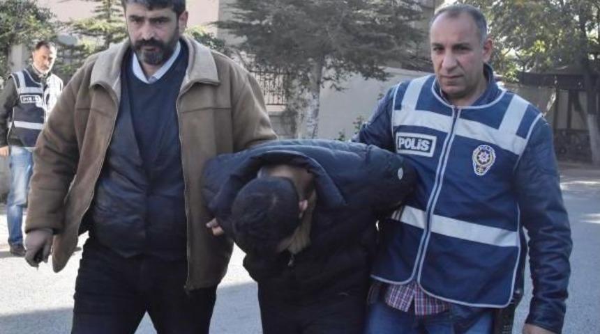 Paralarını Gasp Ettiği &Ouml;ğrenciler, Fotoğrafını &Ccedil;ekince Yakalandı