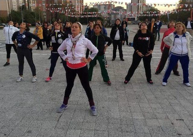 Obeziteye Karşı Sokak Ortasında Zumba