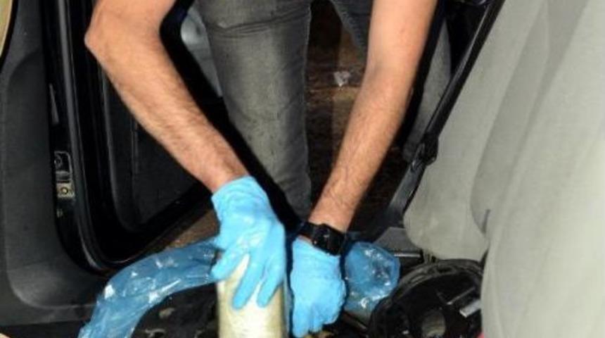Otomobilin Deposundan Yakıt Yerine Uyuşturucu &Ccedil;ıktı