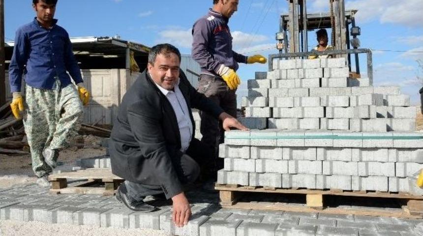 Aksaray&rsquo;da K&ouml;ylerde Parke Taşı D&ouml;şeme &Ccedil;alışmaları S&uuml;r&uuml;yor