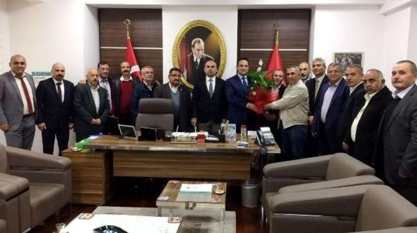 Bornova Belediyesinin Hizmet Ve Projelerine Plaketli Teşekk&uuml;r