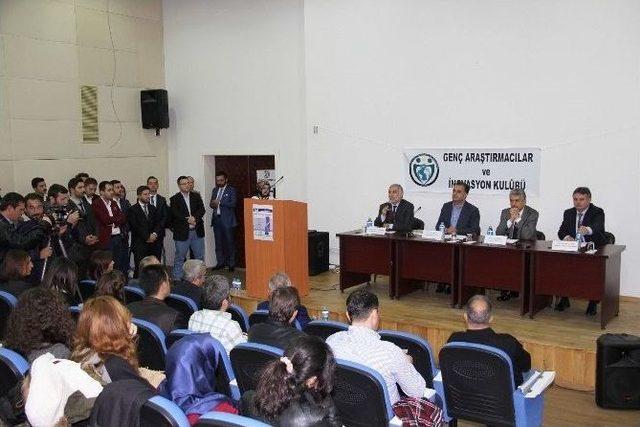 "siyaset Ve Y&ouml;netim Tartışmaları&rdquo; Konulu Panel 2