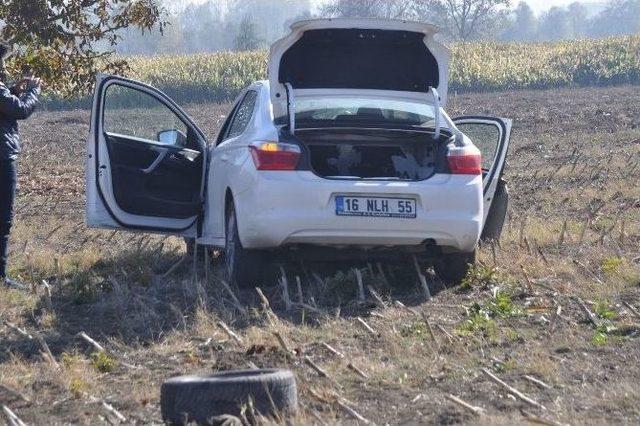 Tarlaya Uçtular, Hava Yastığıyla Kurtuldular: 2 Yaralı