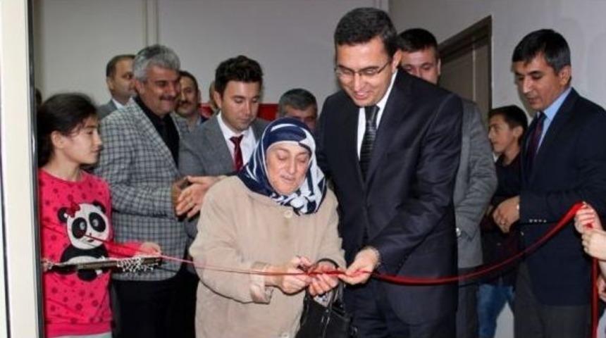 &rsquo;&ccedil;emberimde G&uuml;l Oya&rsquo; Projesi Sergisi A&ccedil;ıldı