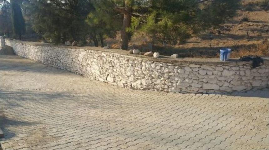 Sivrice Mezarlık Yoluna Kilit Parke Taşı