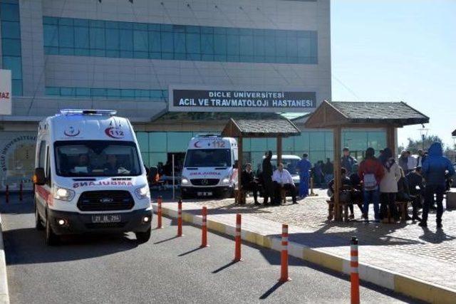 Diyarbakır'da Çevik Kuvvet Binasına Bombalı Araçla Saldırı (4)