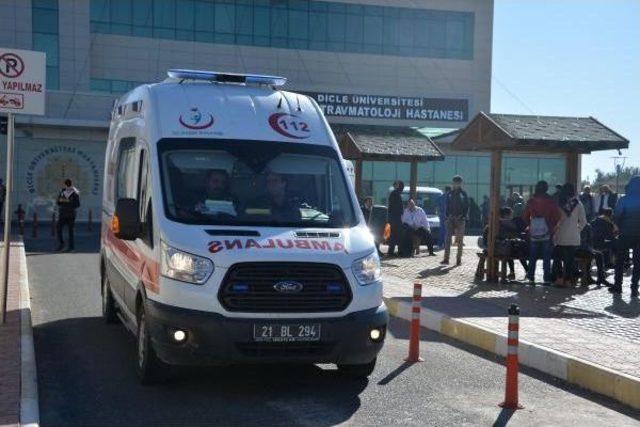 Diyarbakır'da Çevik Kuvvet Binasına Bombalı Araçla Saldırı (4)