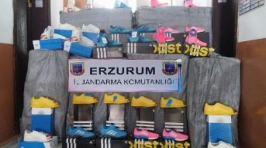Erzurum&rsquo;da 936 &Ccedil;ift Ka&ccedil;ak Spor Ayakkabısı Ele Ge&ccedil;irildi