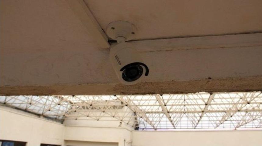 Kırdıkları G&uuml;venlik Kamerasına Yakalandılar