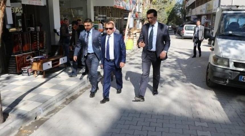 Manisa&rsquo;da 6 Sokakta 8 Bin Metrekarelik Kilit Parke