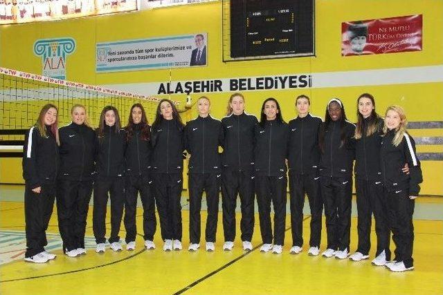 Alaşehir Belediyespor Kadın Voleybol Takımı Başarısını Sürdürüyor