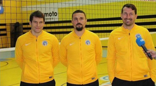 Alaşehir Belediyespor Kadın Voleybol Takımı Başarısını Sürdürüyor