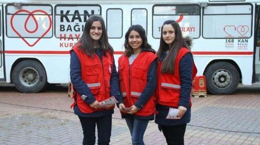 &Uuml;niversiteli &Ouml;ğrencilerden &Ouml;rnek Davranış