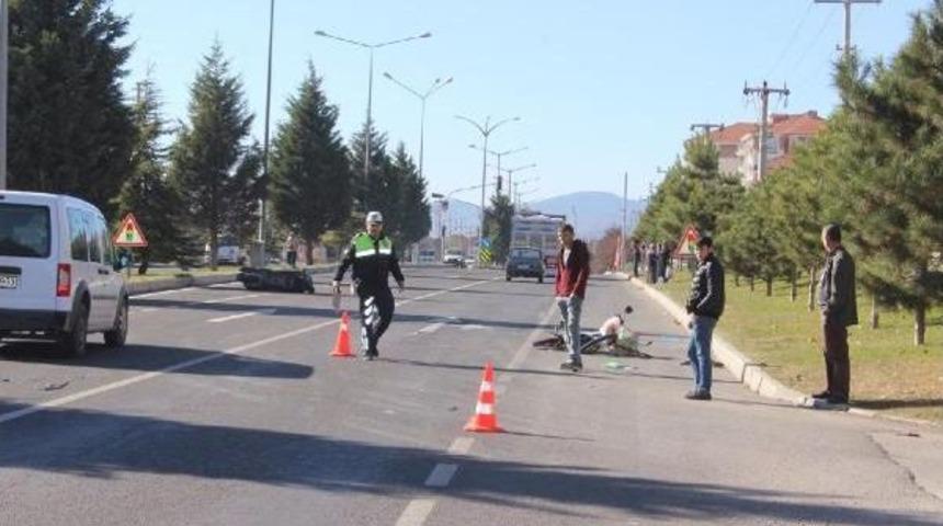 Tavşanlı&rsquo;Da 2 Motosiklet &Ccedil;arpıştı: 2 Yaralı
