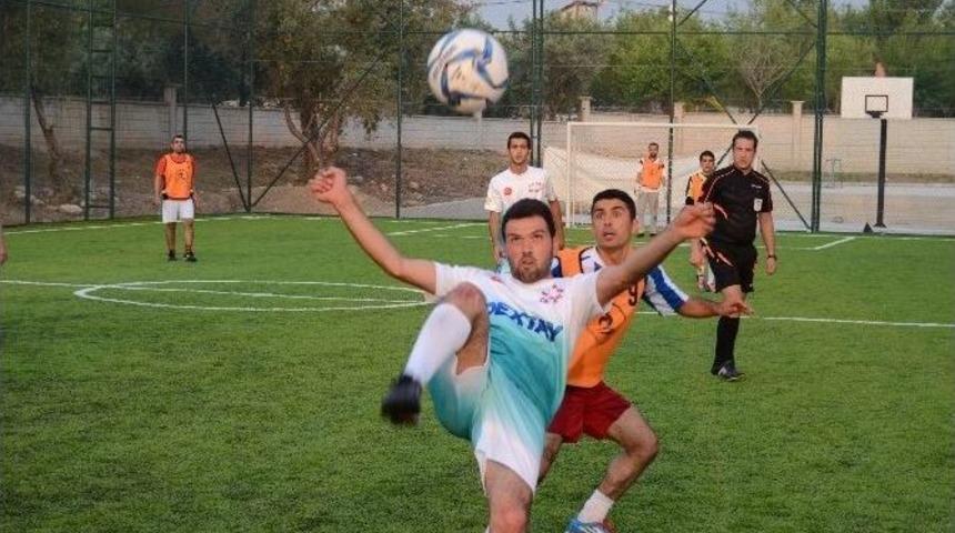Pamukkale D&ouml;rd&uuml;nc&uuml; Futbol Turnuvası Kayıtları S&uuml;r&uuml;yor