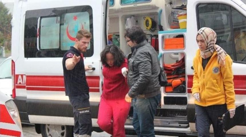 Kriz Ge&ccedil;iren Gen&ccedil; Kız 112 Personelinin Elini Isırdı