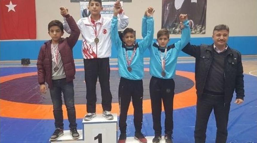 Minik G&uuml;reşciler, Basşiskele&rsquo;de Yarıştı