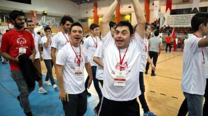 &Ouml;zel Olimpiyatlar B&ouml;lge Oyunları Kocaeli &Uuml;niversitesi'nde D&uuml;zenlendi