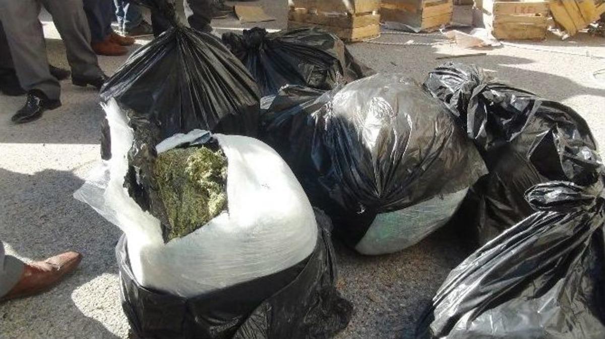 Meyve Kasalarından Esrar &Ccedil;ıktı