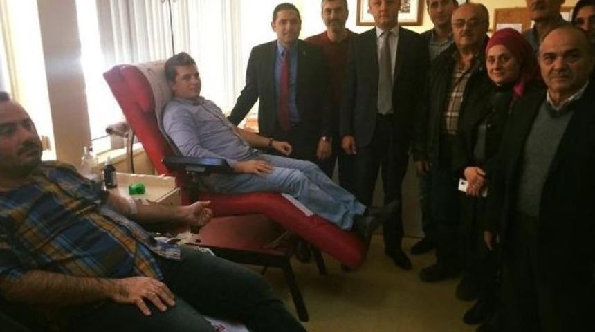Ak Partililer, Kan Merkezinde Kan Bağışı Yaptı