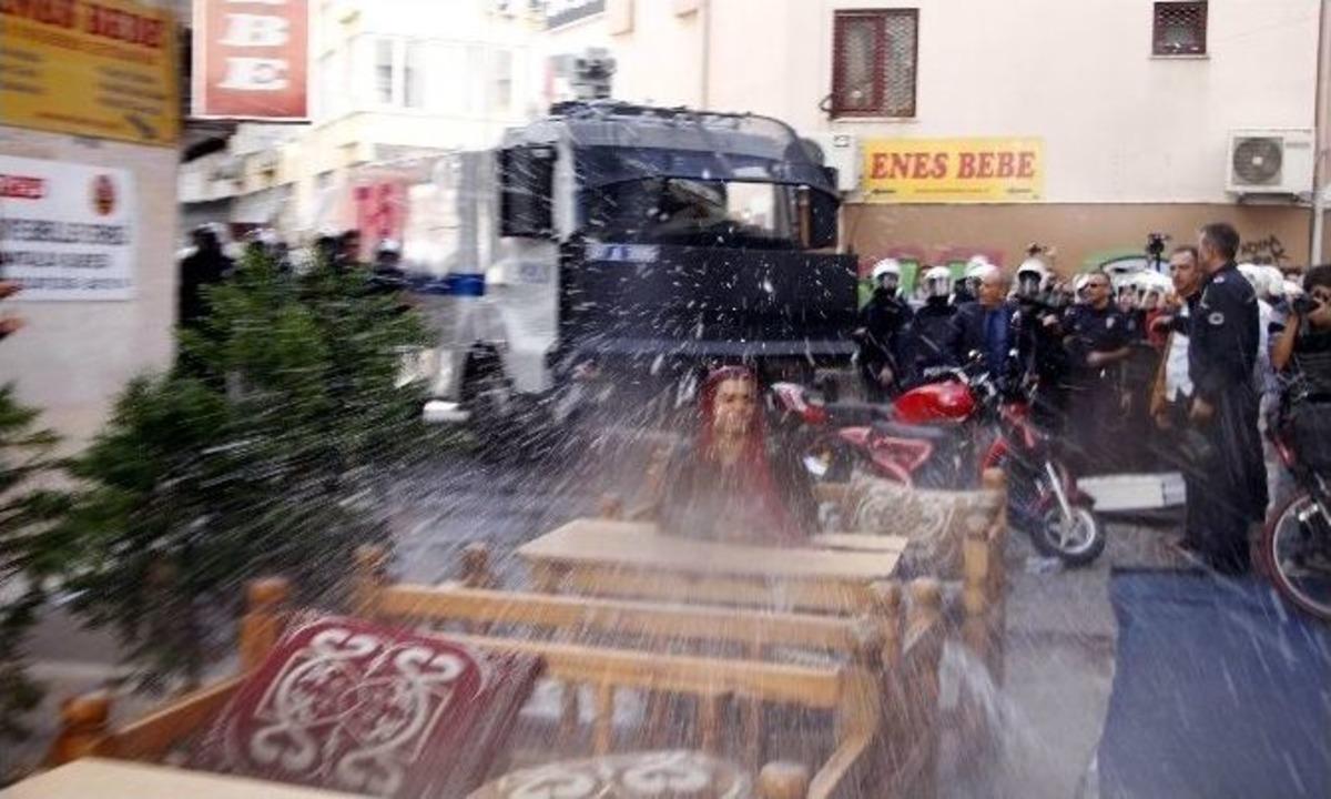 Hdp&rsquo;lilere Antalya&rsquo;da Polis M&uuml;dahalesi