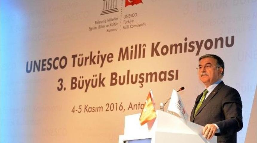 Bakan Yılmaz: &ldquo;bu &Uuml;lkede Kucağında &Ccedil;ocuklu Anneye &Ccedil;elme Takılmıyor&rdquo;