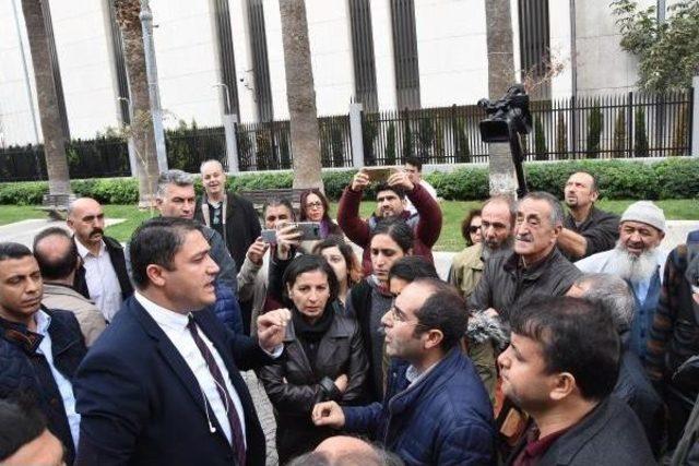 İzmir'de Hdp'lilerin Gözaltına Alınmasına Tepki