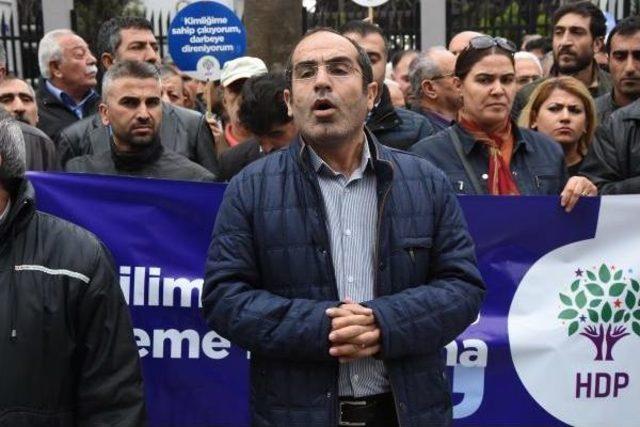 İzmir'de Hdp'lilerin Gözaltına Alınmasına Tepki