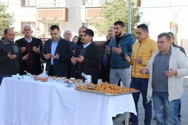 Eczacılar Odası Cuma Namazı Sonrasında Vatandaşlara Tatlı İkram Etti