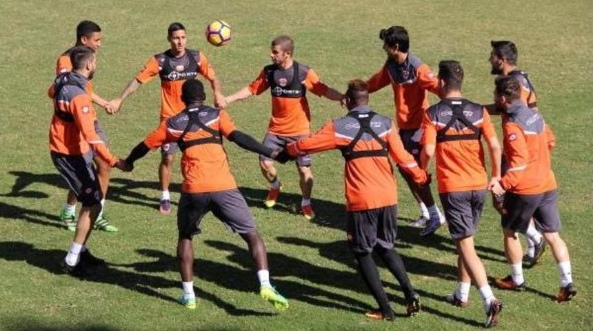 Adanaspor H&uuml;cum &Ccedil;alıştı