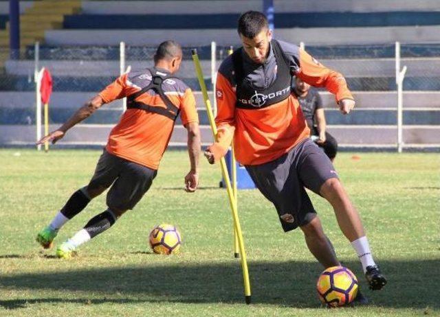 Adanaspor H&uuml;cum &Ccedil;alıştı 1