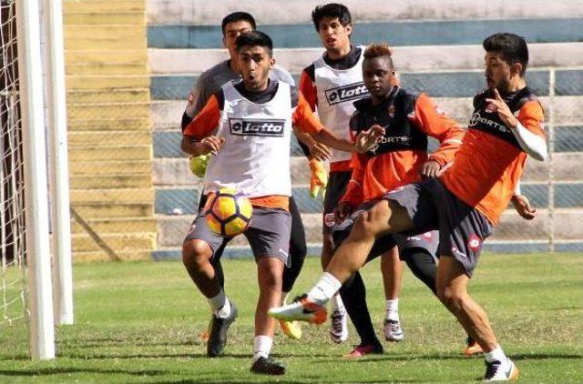 Adanaspor H&uuml;cum &Ccedil;alıştı 3