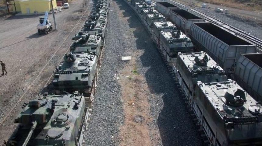 Sınıra İkinci Asker Ve Zırhlı Ara&ccedil; Sevkiyatı Başlıyor