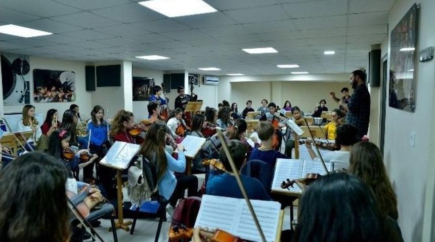 Maestro Sakpınar’dan Çocuk Senfoniye Ziyaret