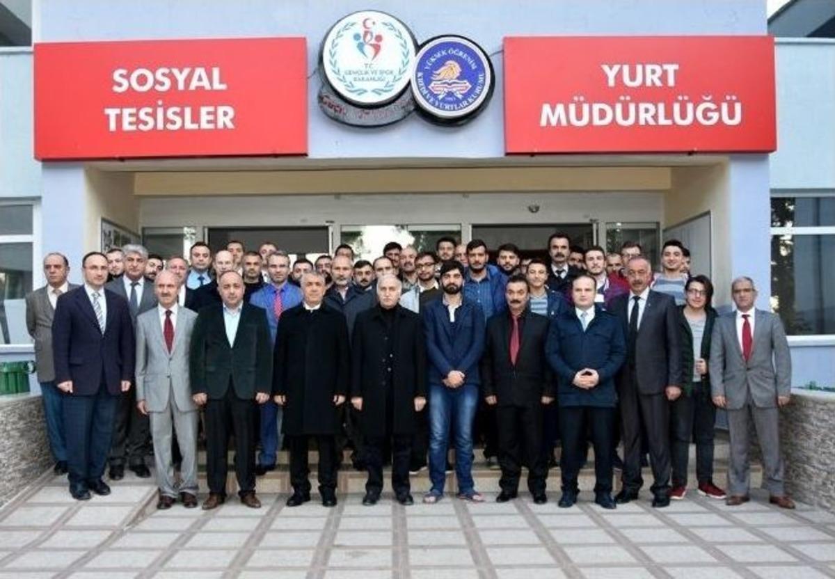 Vali Şahin Ve Rekt&ouml;r Bilgi&ccedil; &Ouml;ğrencilerle Bir Araya Geldi