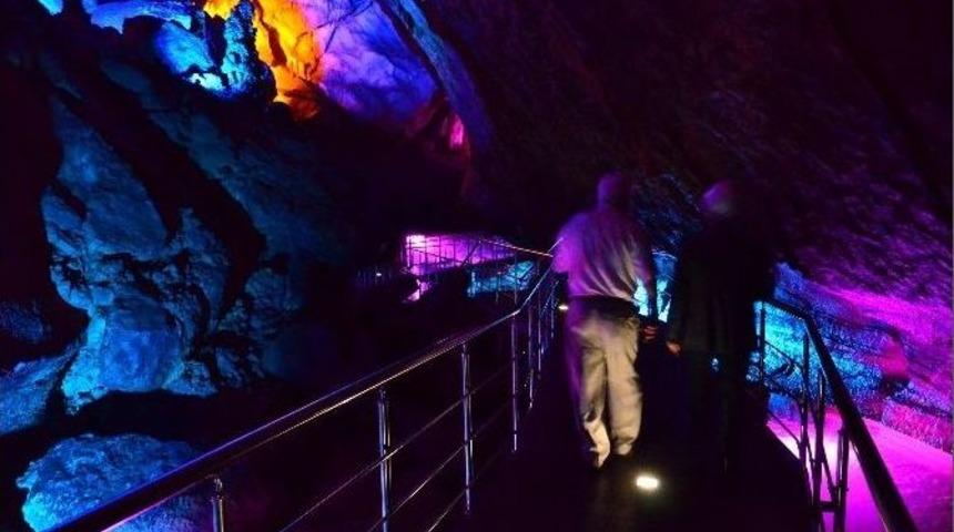 T&uuml;rkiye&rsquo;nin En Uzun 10. Mağarasına Ziyaret&ccedil;i Rekoru