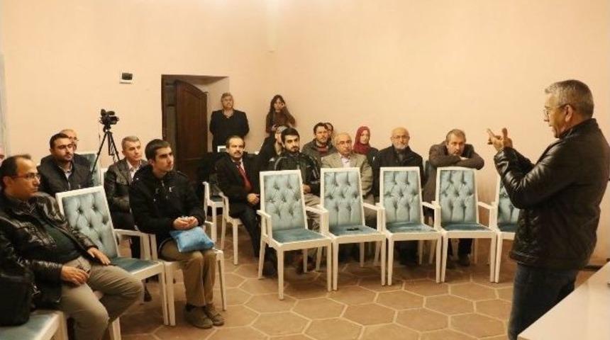 Ey&uuml;p&rsquo;te Kitap Sohbetleri Başladı