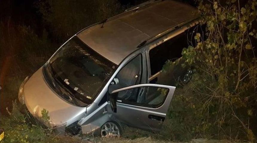 Tur Minib&uuml;s&uuml; Kaza Yaptı: 2 Turist Yaralı