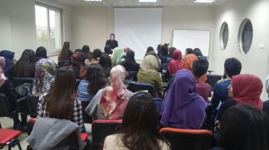 Akademi &Ccedil;alışmaları Yakutiye Gen&ccedil;lik Merkezinde