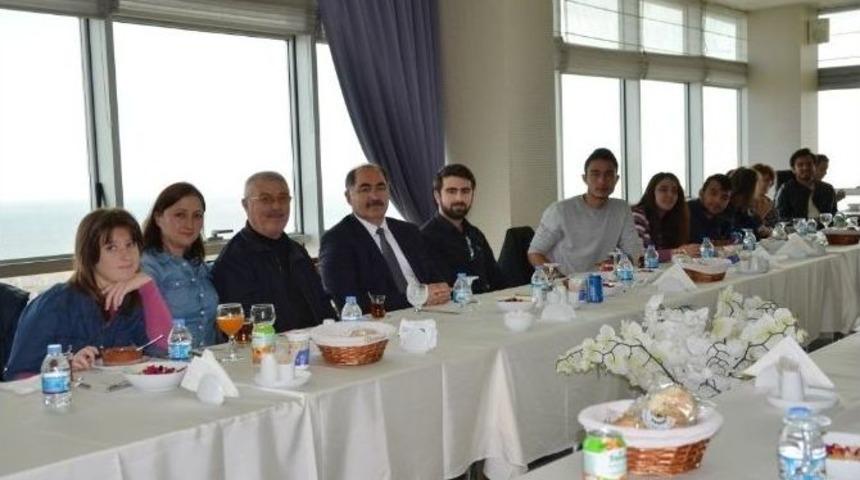 Nk&uuml; Rekt&ouml;r&uuml; Şimşek Engelli &Ouml;ğrencilerle Yemekte Buluştu