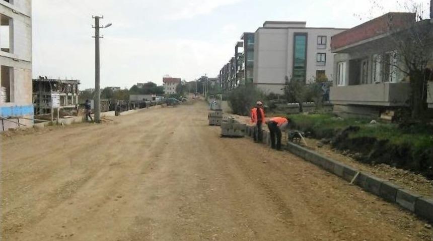 Başiskele&rsquo;de Yol Yapım &Ccedil;alışmaları S&uuml;r&uuml;yor