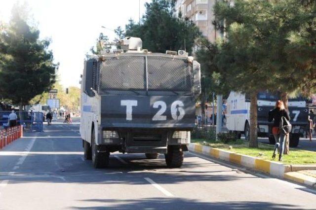 Diyarbakır'da Adliye Önünde Tuncel'in De Bulunduğu 10 Kişi Gözaltında