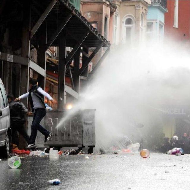 Hdp İstanbul İl Başkanlığı Önünde Gazlı Müdahale