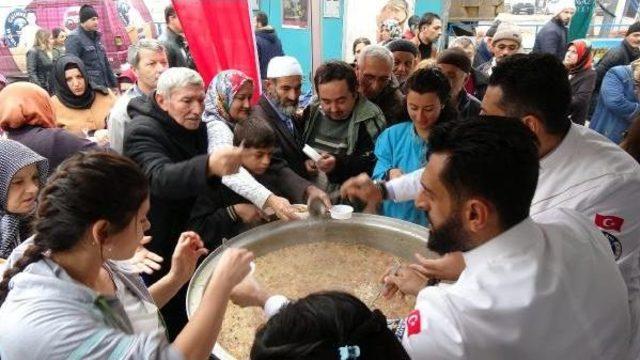 Rekortmen Börekçiden 15 Temmuz Şehitleri Anısına 10 Bin Kişiye Aşure