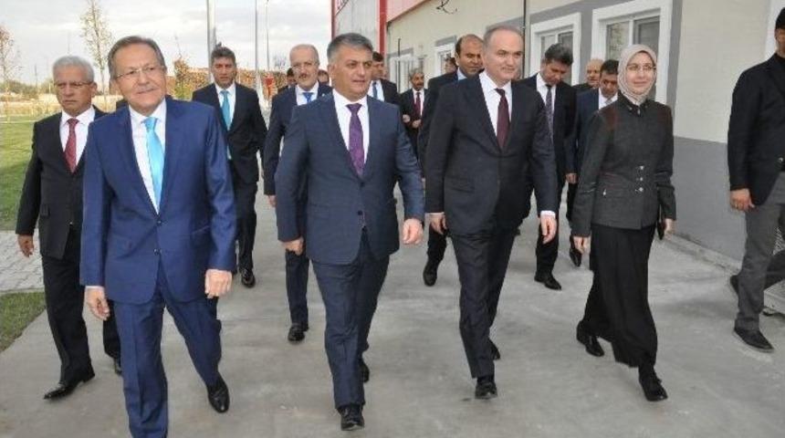 Bakan &Ouml;zl&uuml;, Balıkesir&rsquo;de 4 Sanayi Kuruluşunun A&ccedil;ılışını Yaptı