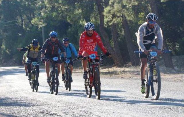 Kemer'de Dağ Bisikleti Rallisi Başladı