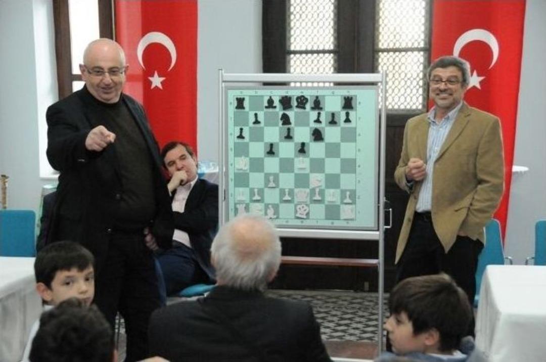Satrancın B&uuml;y&uuml;k Ustaları Satran&ccedil; Severler İ&ccedil;in Oyun Analizlerini Yaptı