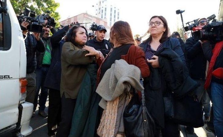 Hdp Genel Merkezi’ne Gitmek İsteyen Partililer İle Polis Arasında Arbede G4