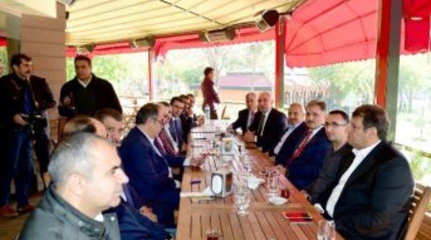 Ak Partili Belediye Başkanları Malatya&rsquo;da Buluştu